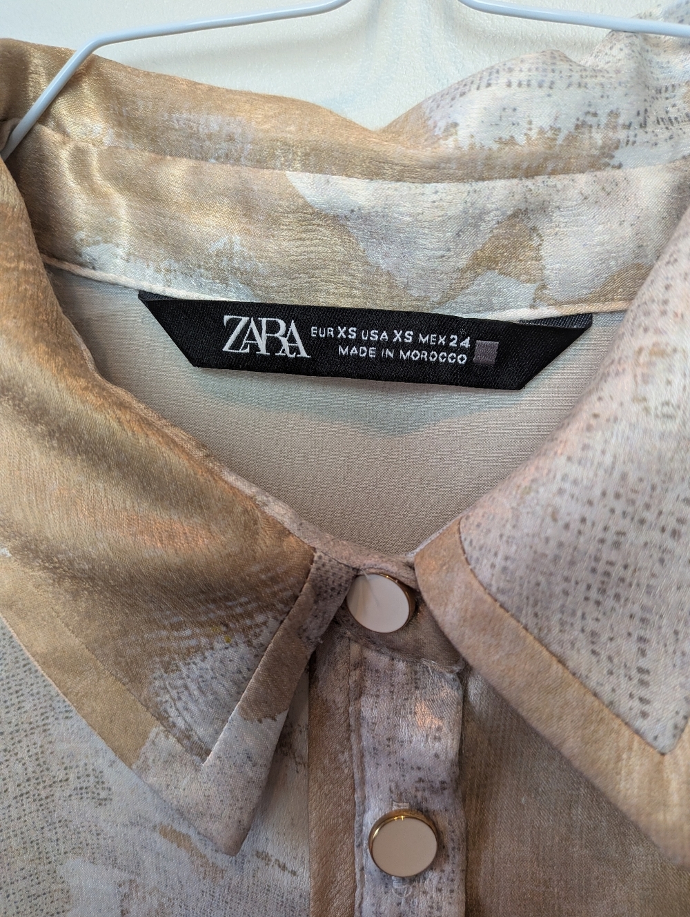 ZARA Women Blouse Beige And White Size XS Loose Fit Elegant Glossy Texture - Picture 5 of 13